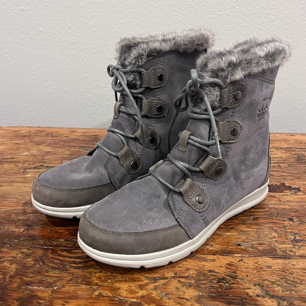 Sorel snow boots. Waterproof. Women’s size 9.5. Excellent condition.
